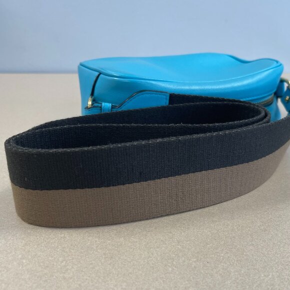 Fendi Baguette Camera Crossbody Bag in Turquoise Blue - Preowned - Picture 12 of 16